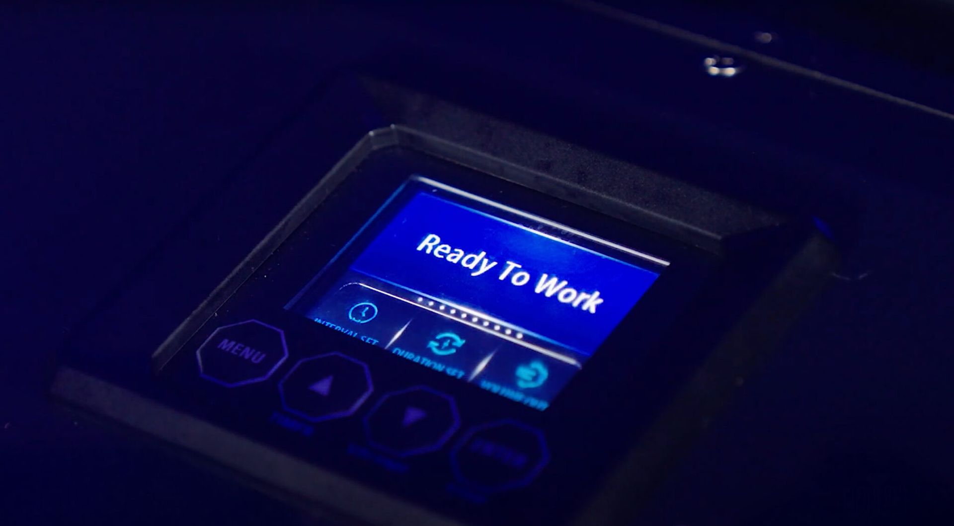 RF remote and full-colour display of the Cloud 9X IP