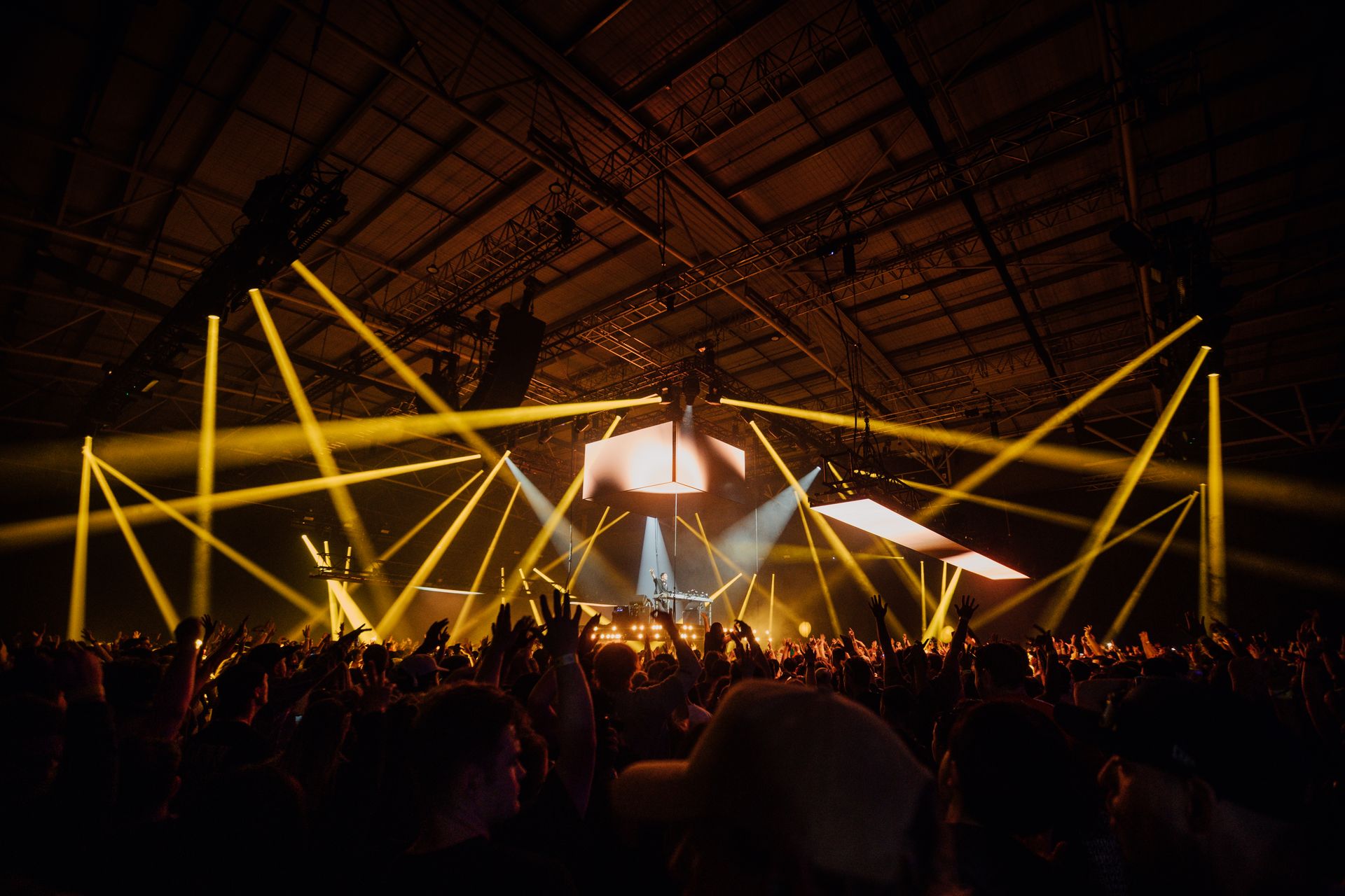 Maverick Storm 1 Hybrid beams cutting through haze at Black Box 2.0