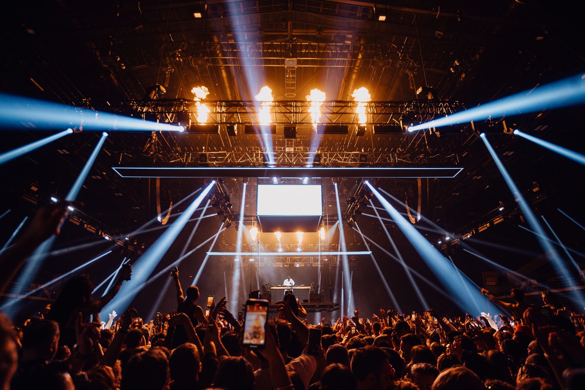 Color STRIKE M strobes hitting a drop at Netsky's Black Box 2.0